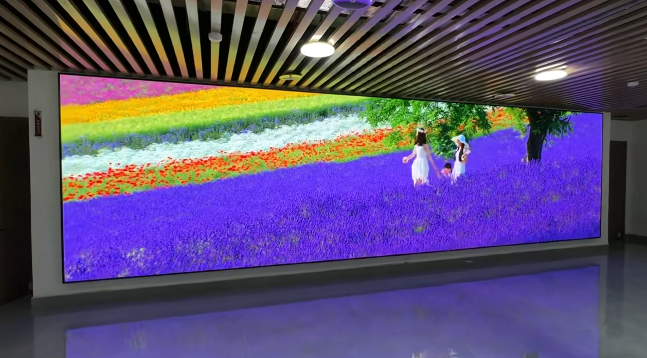 德阳钢铁控股展厅 P1.53 高清造型 LED 显示项目